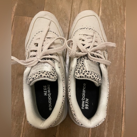 New Balance Cream and Gold Women's Sneakers - Picture 4 of 7